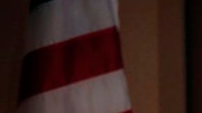 María Gómez, beneficiaria de DACA, muestra su liencia adquirida por medio de la AB60 en California durante la presentación de #StepForwardLA en Los Ángeles el pasado 13 de febrero.