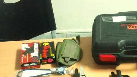 Además de las armas se decomisó munición.