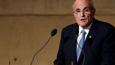 Giuliani cuestionó el patriotismo de Obama