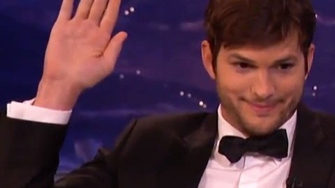 Kutcher ofreció su pene para una de las escenas de “Two and a Half Men”.