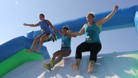 Insane Inflatable 5K se llevará a cabo este sábado 21 de febrero en Los Ángeles.