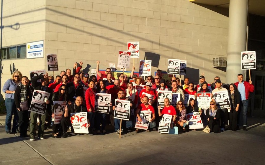 Miembros del UTLA comenzaron protestas a lo largo del condado de Los Ángeles la semana pasada.