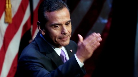 El exalcalde de la ciudad de Los Ángeles ha decidido no postularse para la contienda del Senado de EEUU.