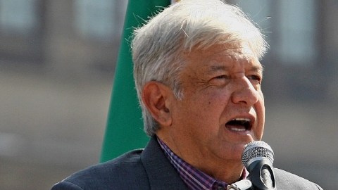 Andrés Manuel López Obrador es el dirigente de Morena.