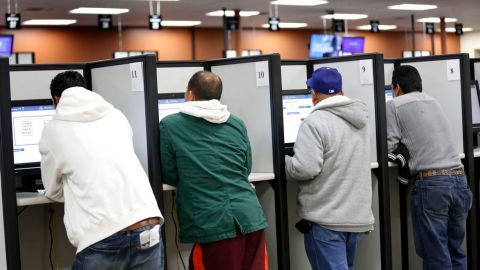 El primer paso para poder conseguir la licencia de conducir, es pasar el examen de manejo, ya sea escrito en versión digital.