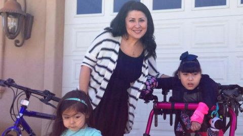 La familia de Ashlynn Aguilera (der.) espera que la comunidad se una para ayudar a su hija.