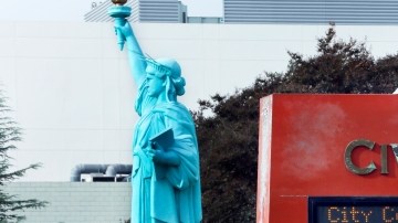 La deuda se Bart Patel se debatió en privado en el Cabildo de El Monte.