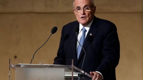 Giuliani cuestionó el patriotismo de Obama