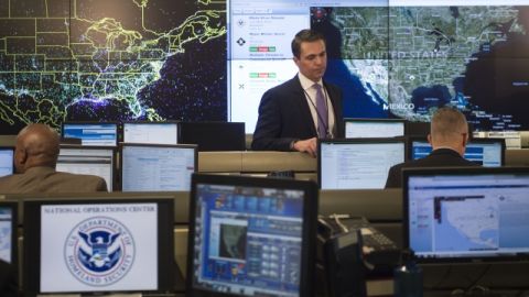 El DHS se enfrentaba a un cierre por no tener dinero para pagar a unos 200 mil empleados.