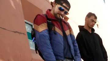 Velas y flores brindan homenaje a la memoria de 'Africa', el hombre que murió baleado por agentes del LAPD la tarde del domingo.