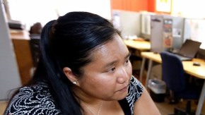 Obtén un contrato por escrito en tu idioma donde se describa qué servicios recibirás, el costo total y la información de tu abogado.