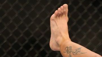 Rousey en la sumisión a Liz Carmouche en el UFC 157.