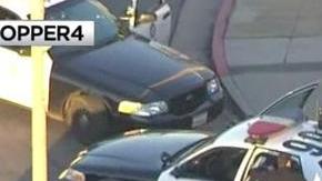 Los tres sospechosos fueron detenidos por agentes.