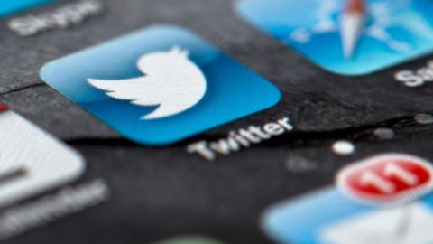 Las reglas de Twitter prohíben la publicación de amenazas directas contra otras personas.