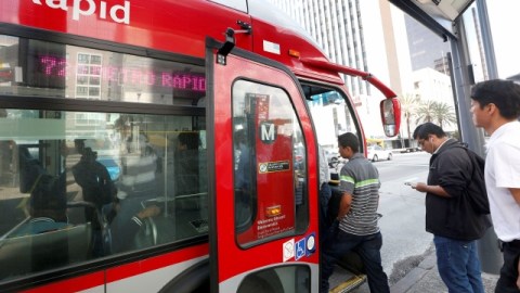El Departamento del Sheriff dice que los ataques contra autobuses no son comunes.