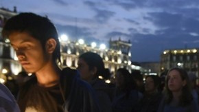 El caso Ayotzinapa presente en la protesta.