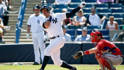 Rodríguez conectó en la baja del primer inning en el primer juego de entrenamiento de primavera de los Yankees.