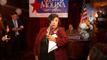 Gloria Molina reconoce que los resultados preliminares de las elecciones favorecen a Huízar.