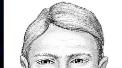 El hombre ha sido visto sentado en el asiento del pasajero en un auto estacionado con sus pantalones abajo, mostrando sus partes íntimas y a veces hasta masturbándose.