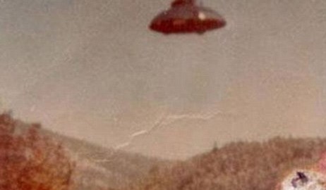 Imagen de un supuesto objeto volador no identificado en los cielos de Estados Unidos, el 10 de junio de 1964.