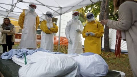 Muchas organizaciones sanitarias han combatido el ébola en África desde hace más de un año.