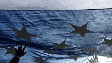 Millones de personas también están en pausa, a la espera de poder aplicar por los alivios migratorios.