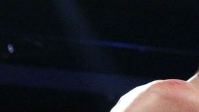 Glen Tapia (der.) intercambia golpes con Dawson en Maca, China.