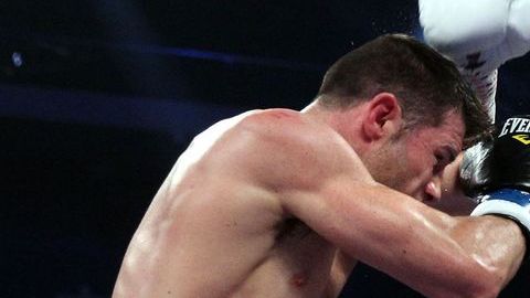 Glen Tapia (der.) intercambia golpes con Dawson en Maca, China.