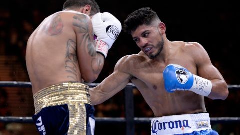 Abner Mares (der.) se llevó la pelea por decisión unánime.