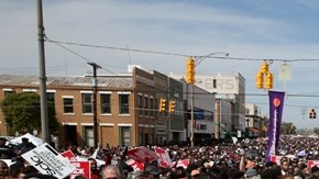 El grupo Ku Klux Klan hizo notar su presencia con la distribución en estos días de 4,000 panfletos, con proclamas contra Martin Luther King y la inmigración.