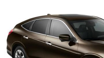 También tiene una postura más ligera y más alta que los sedanes medianos típicos.