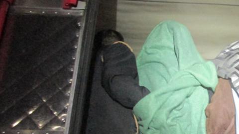 Los inmigrantes temblaban de frío cuando fueron rescatados.