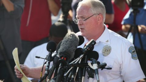 El caso de Michael Brown ha provocado múltiples protestas en Ferguson y en otras ciudades de Estados Unidos. En la foto, el renunciante jefe de la policía de la ciudad.