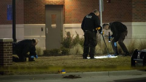 Dos agentes fueron baleados al final de una protesta frente a la central de Policía de Ferguson.