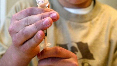 Muchos adolescentes con diabetes tipo 1 manipulan sus dosis de insulina para perder peso.