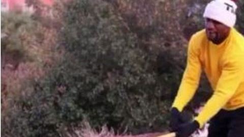 Floyd Mayweather entrenando al estilo de Rocky Balboa.