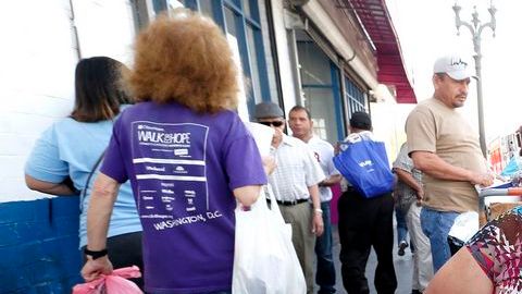 Maritza Boj es una de las vendedoras que ha recibido varias multas del LAPD.