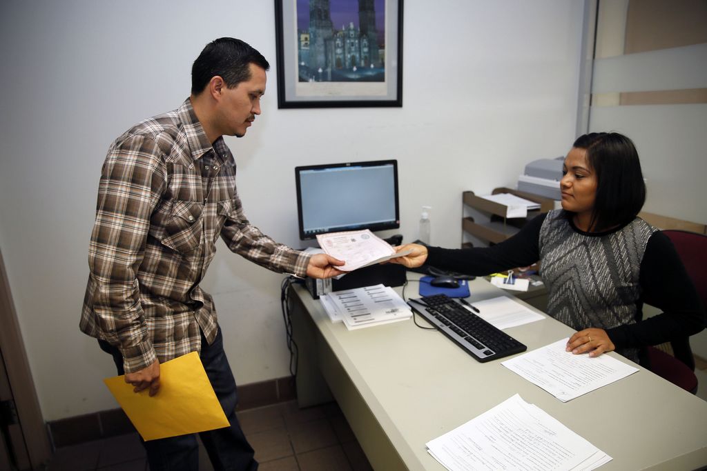 Mexicanos que residen en Los Ángeles ahora pueden acudir al Consulado General de México para conseguir su acta de nacimiento.