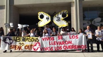 Estudiantes de la Universidad Estatal de California en Northridge han realizado marchas en el pasado, en solidaridad con Ayotzinapa.