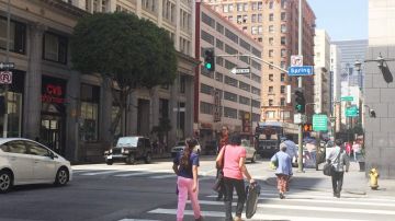 La esquina de la calle 7th y Spring en el centro de Los Ángeles es una de las más peligrosas, según un estudio.