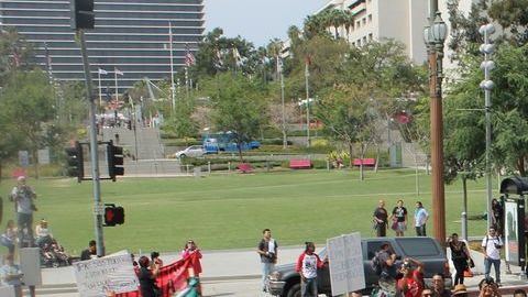 Marcha por los desaparecidos de Ayotzinapa en Los Ángeles.