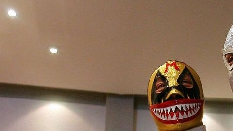 No todos los luchadores pueden acceder a un seguro de gastos médicos
mayores. El Hijo del Santo es uno de los afortunados.