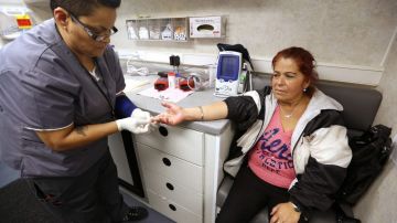 Millones de latinos han obtenido cobertura médica gracias a Obamacare.