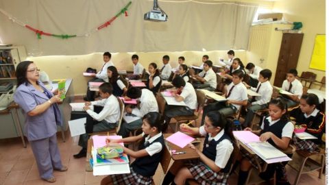 Muchos niños americanos no obtienen documentos mexicanos a tiempo y se quedan sin estudiar.