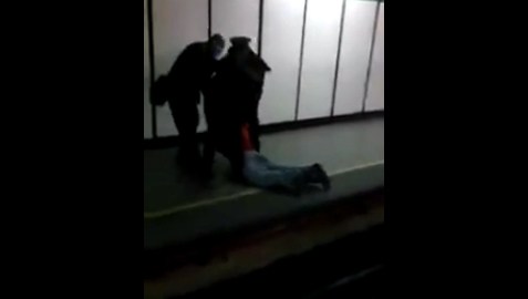 El hombre fue rescatado por la Policía.