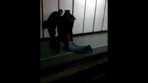El hombre fue rescatado por la Policía.