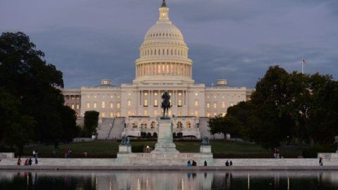 El plan presupuestario que finalmente logró el apoyo de los senadores recortaría $5,1 billones en el gasto federal en algo más de 10 años.