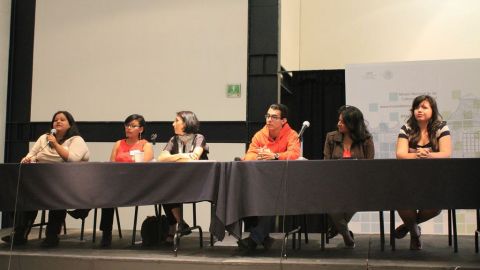 Los jóvenes 'dreamers' de California se asombran al escuchar las historias de "Los Otros Dreamers".