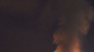Las llamas del siniestro de la madrugada del 8 de diciembre del 2014 alcanzaron unos 40 pies de altura.