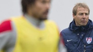 Jurgen Klinsmann, técnico de Estados Unidos, aún tiene difusa la lista de 23 que irán a Brasil. Foto: Efe